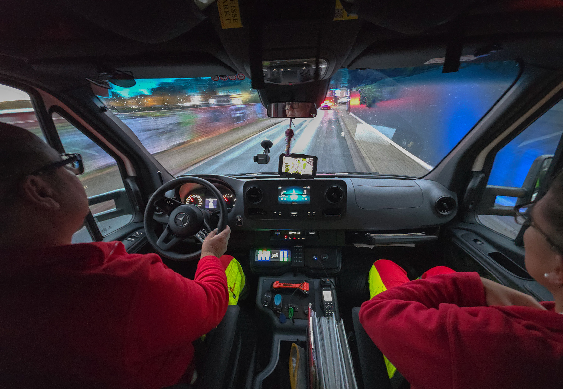 Nehmen Sie Rücksicht auf Rettungskräfte